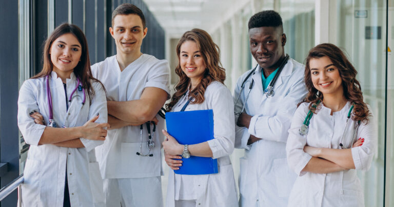 Top 5 Things to Consider When Choosing a CNA Program in UAE